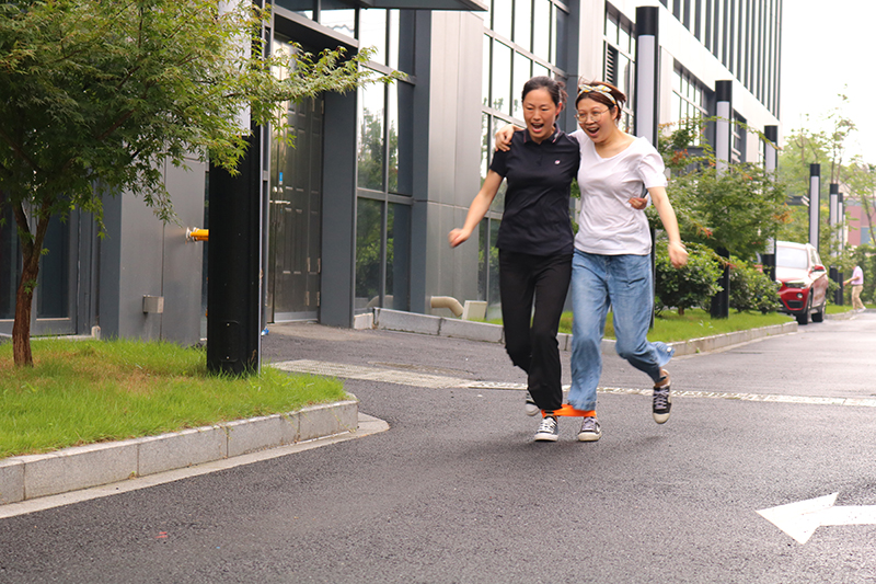 兩人三足.jpg 兩人三足.jpg