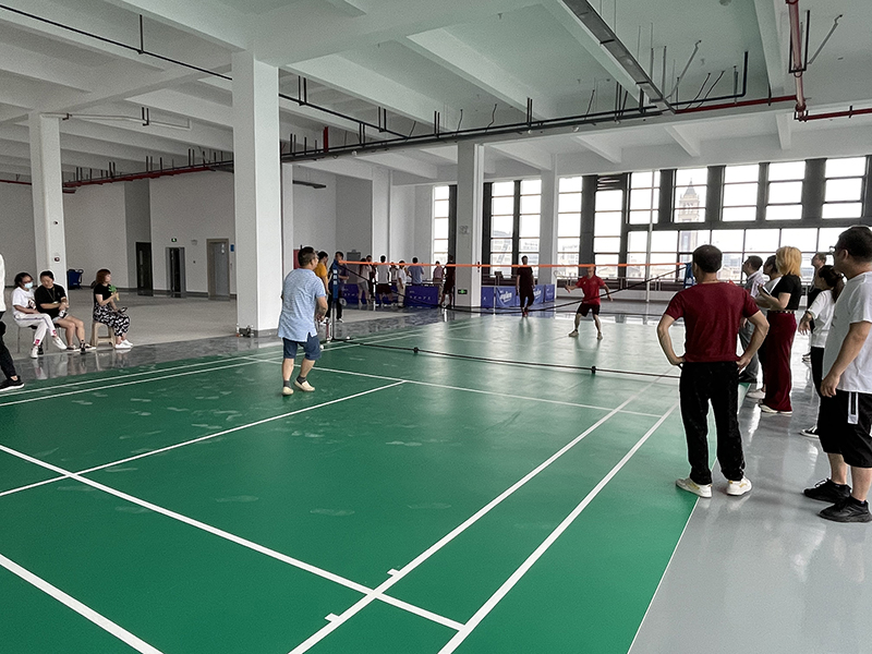 羽毛球.jpg 羽毛球.jpg